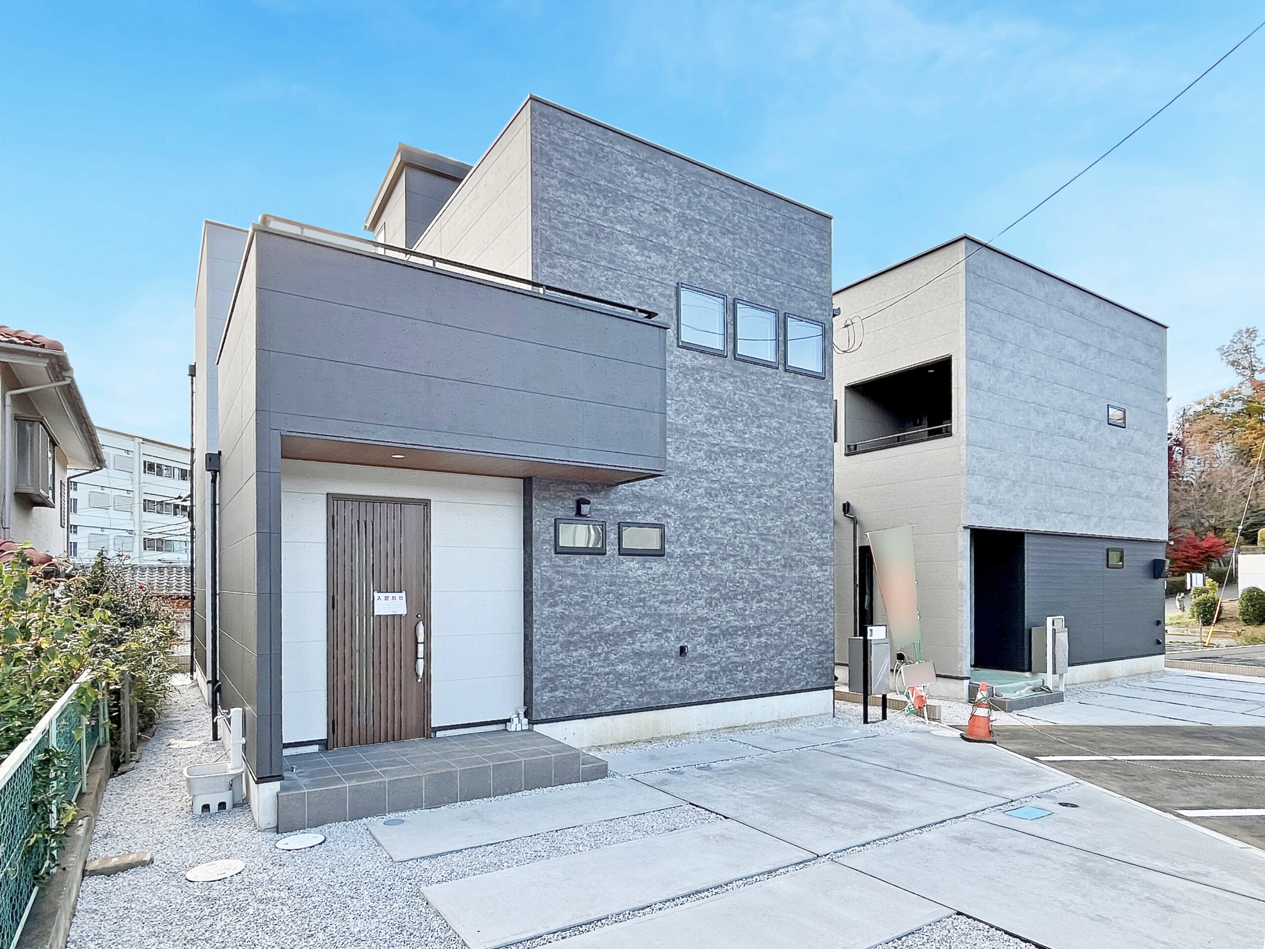 ラビングタウン山口5011【さくら通り】 | 全2棟・販売1棟。税制・金利等が優遇される長期優良住宅。LDK20帖以上、キッチン下り天井のクロスで空間にコントラストが生まれます。