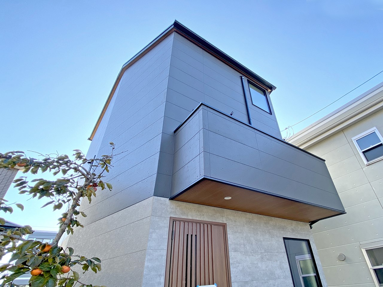 ラビングタウン宮本町2丁目 | 断熱性能が高く季節を通じて快適に過ごせるZEH水準省エネ住宅。明るく快適！収納充実の2階リビング12.5帖の3階建住宅。