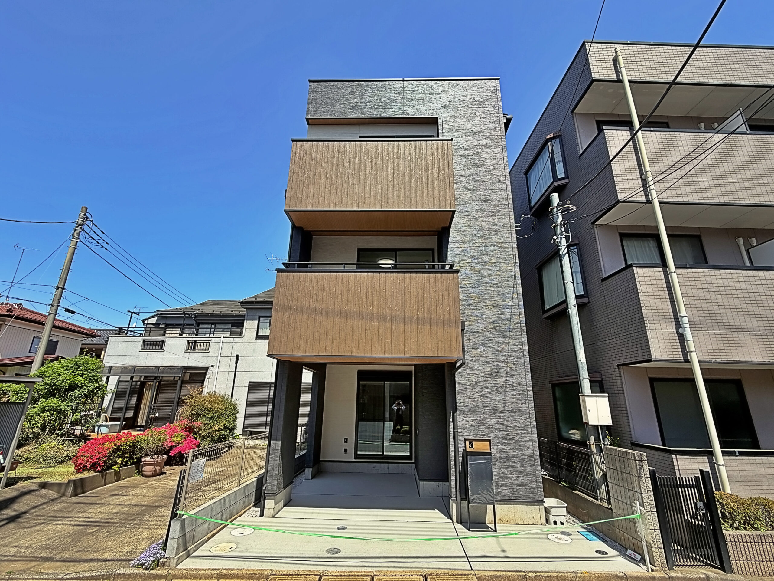 ラビングタウン東狭山ヶ丘1丁目65 | 断熱性能が高く季節を通じて快適に過ごせるZEH水準省エネ住宅。LDK19.5帖。キッチンと居室を区切った天井がリラックスした雰囲気に。